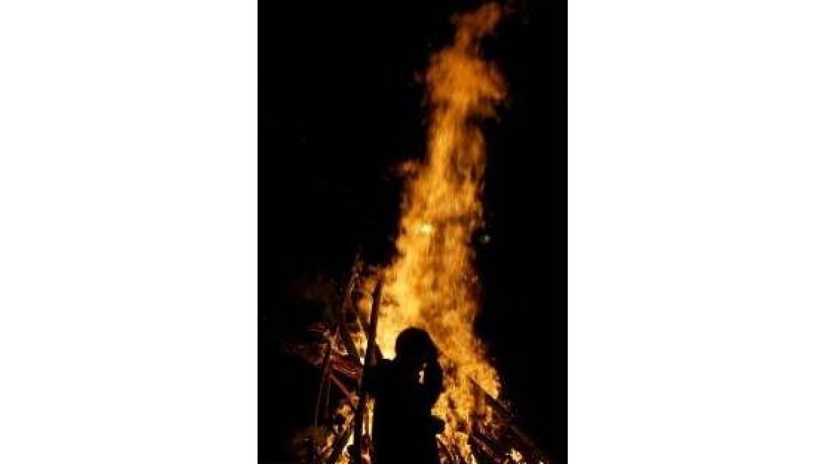 Tradicional hoguera que tenía lugar en muchos barrios de la ciudad durante la noche de San Juan