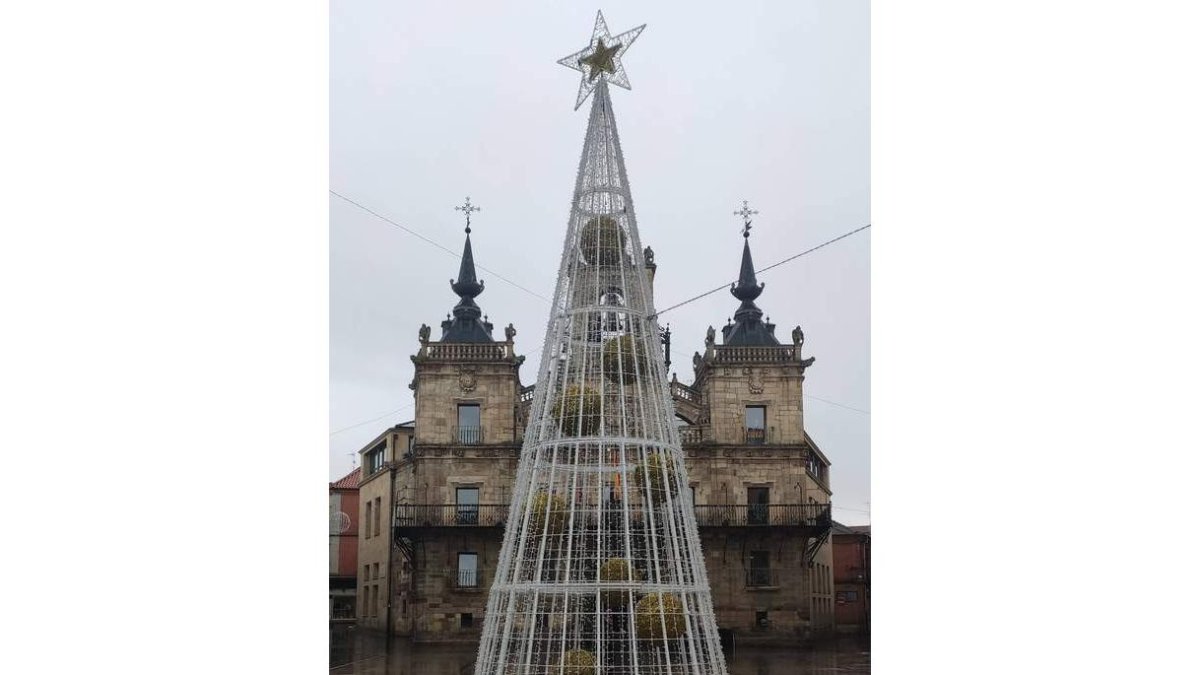 La luz de Ferrero Rocher iluminará la plaza Mayor a lo largo de estas fechas entre otras muchas propuestas para la Navidad