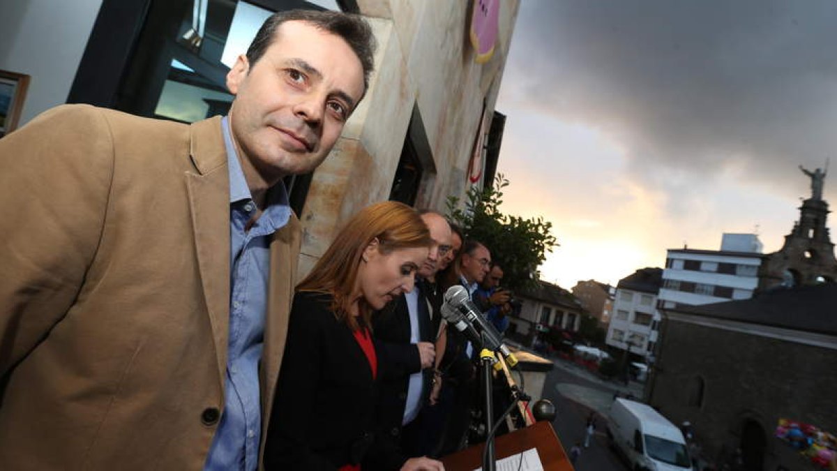 El periodista desgranó en su discurso los muchos motivos para sentirse orgullo de ser de Bembibre. ANA F. BARREDO