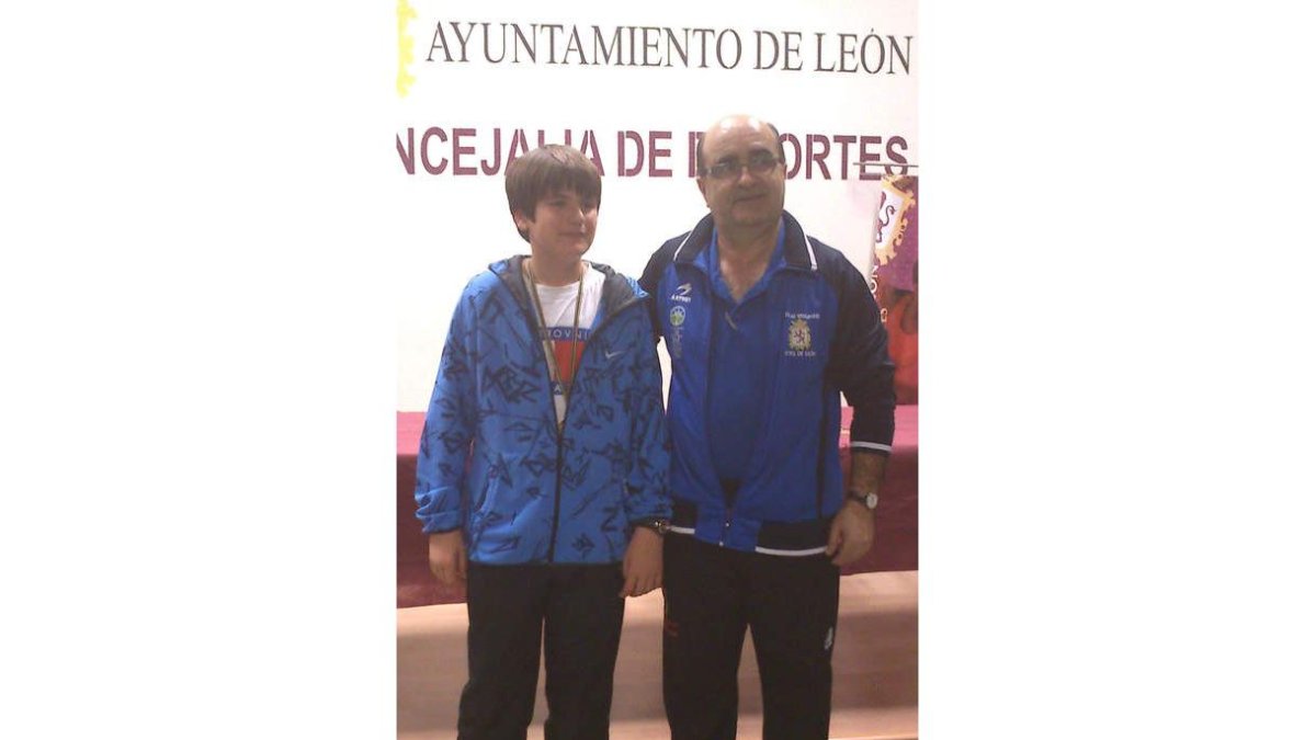 Álvaro Fernández, campeón alevín.