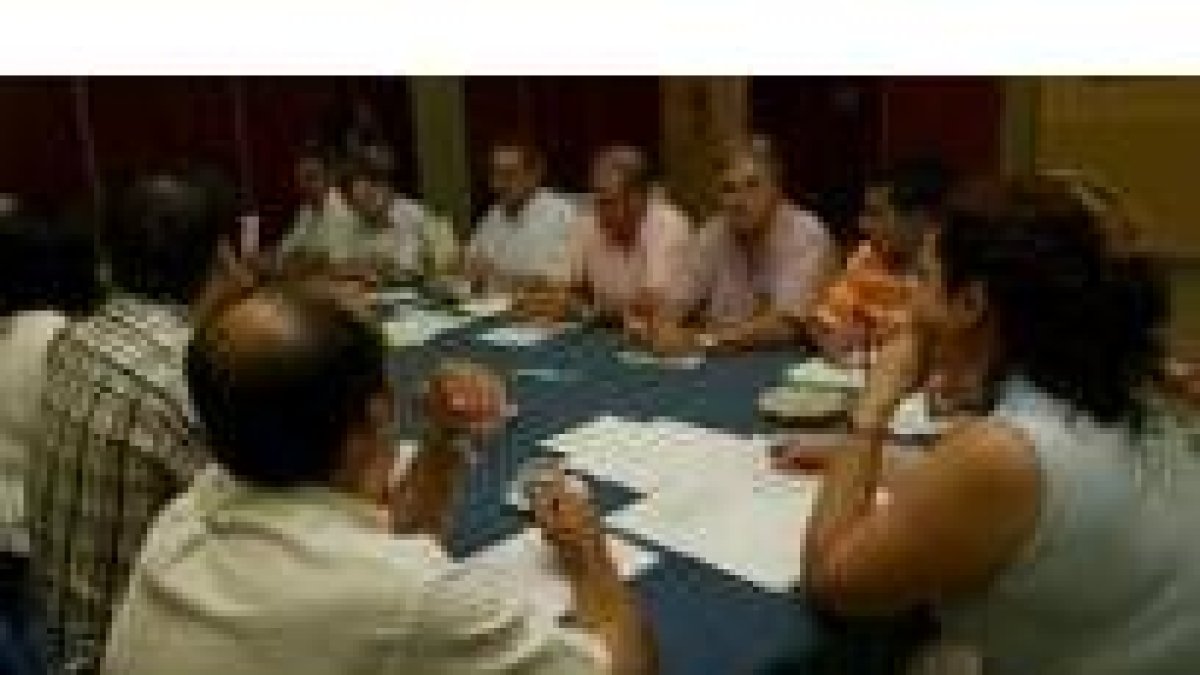 Reunión de los miembros de la agrupación socialista en el Bierzo
