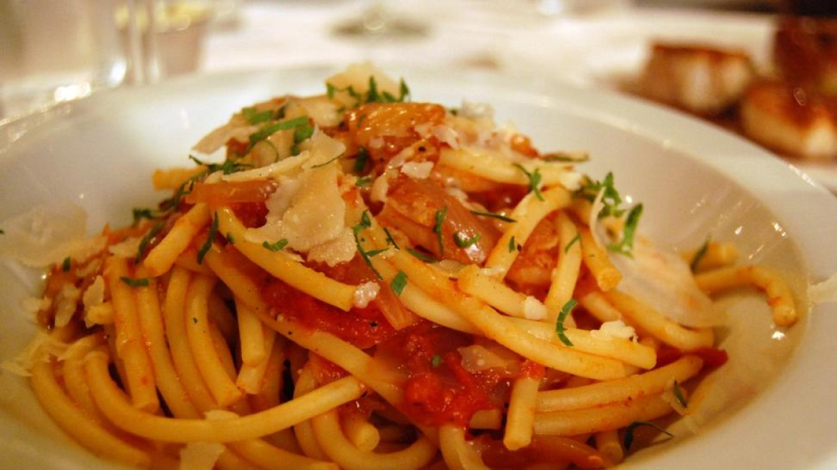 Plato de pasta a la amatriciana.