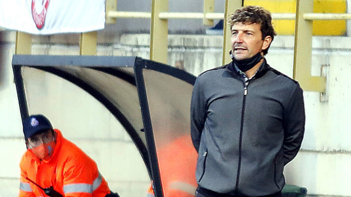 Íñigo Idiakez, entrenador de la Cultural, tiene cada vez más cerca su objetivo. MARCIANO PÉREZ