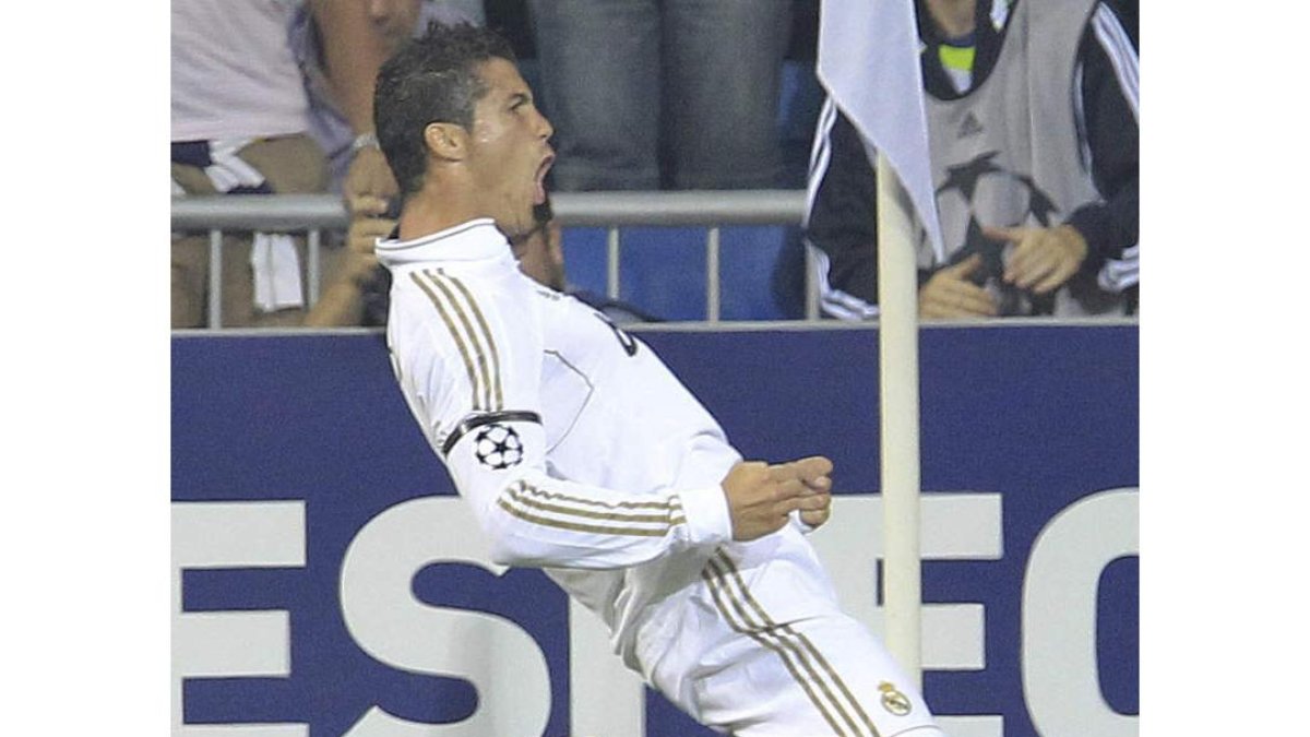 Ronaldo celebra el gol que marcó ante el Ajax de Amsterdam en el Santiago Bernabéu