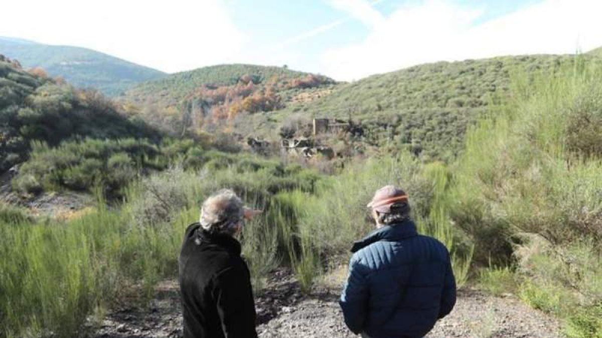 Melchor Moreno y otro vecino de Santa Marina, ante Santibáñez. LDM