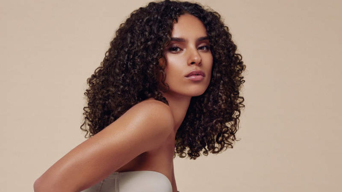Los expertos aseguran que unos rizos afro son símbolo de poder.