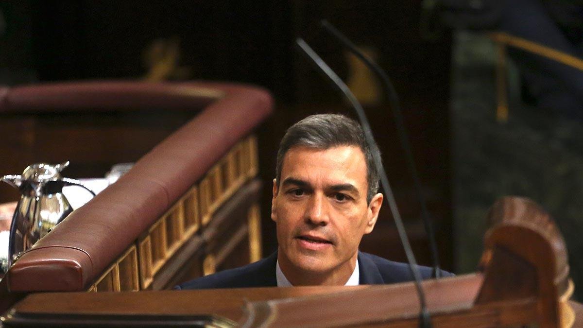Sánchez se dirige al estrado, este lunes.