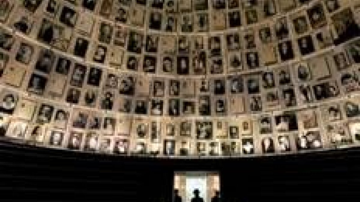 El museo contiene documentación sobre tres millones de víctimas que murieron durante el Holocausto