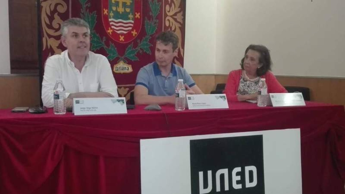 Un momento de la inauguración del curso. ARAUJO