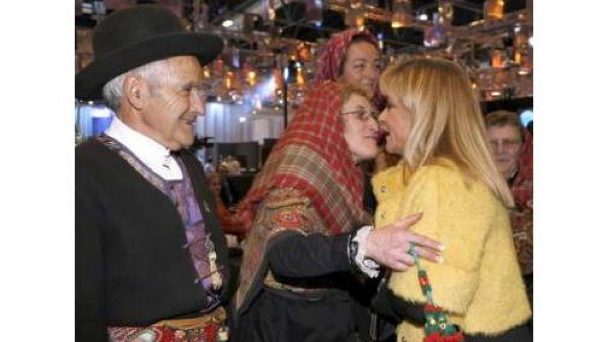 Jesús Celemín, Cipriano Martínez, Isabel Carrasco y Avelino Vázquez asisten a la presentación del po
