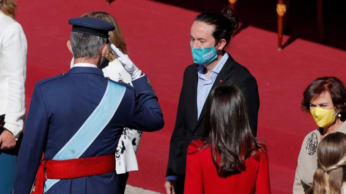 Imagen del desplante de Iglesias al Rey en la fiesta del Pilar. JUAN CARLOS HIDALGO
