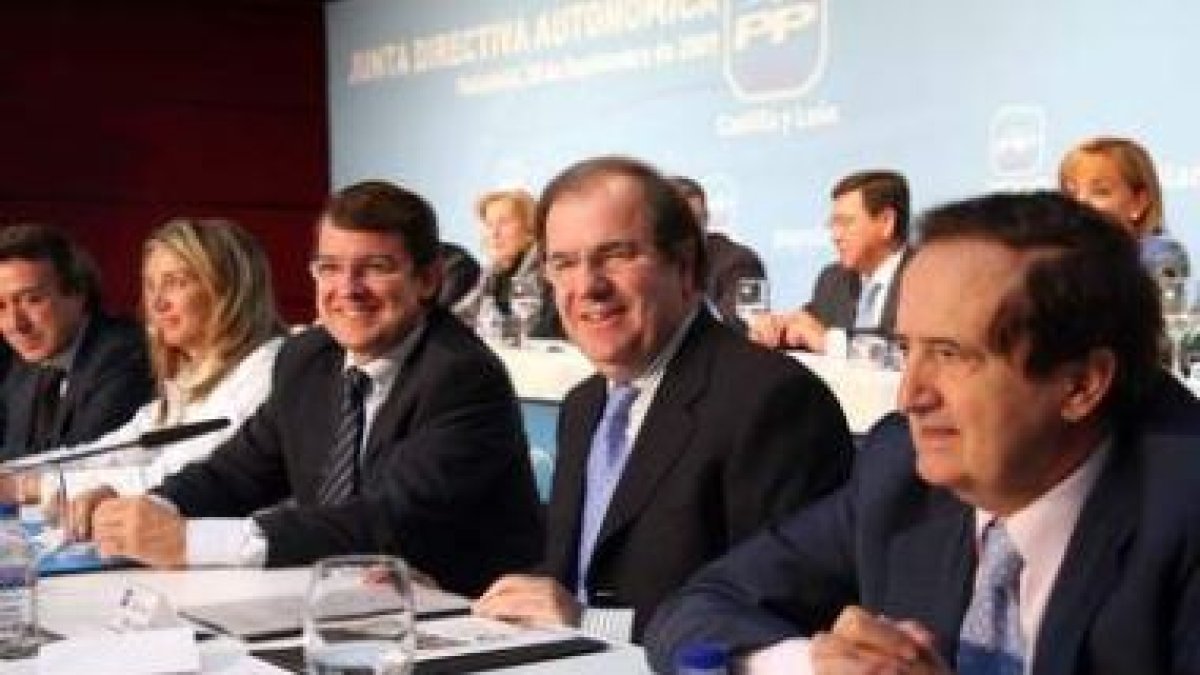 El presidente de la Junta, Juan Vicente Herrera, durante su intervención ante la junta directiva aut