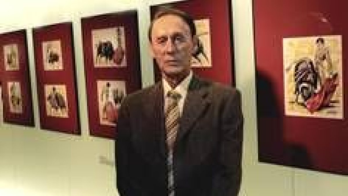 El crítico taurino Perelétegui exhibe sus pinturas