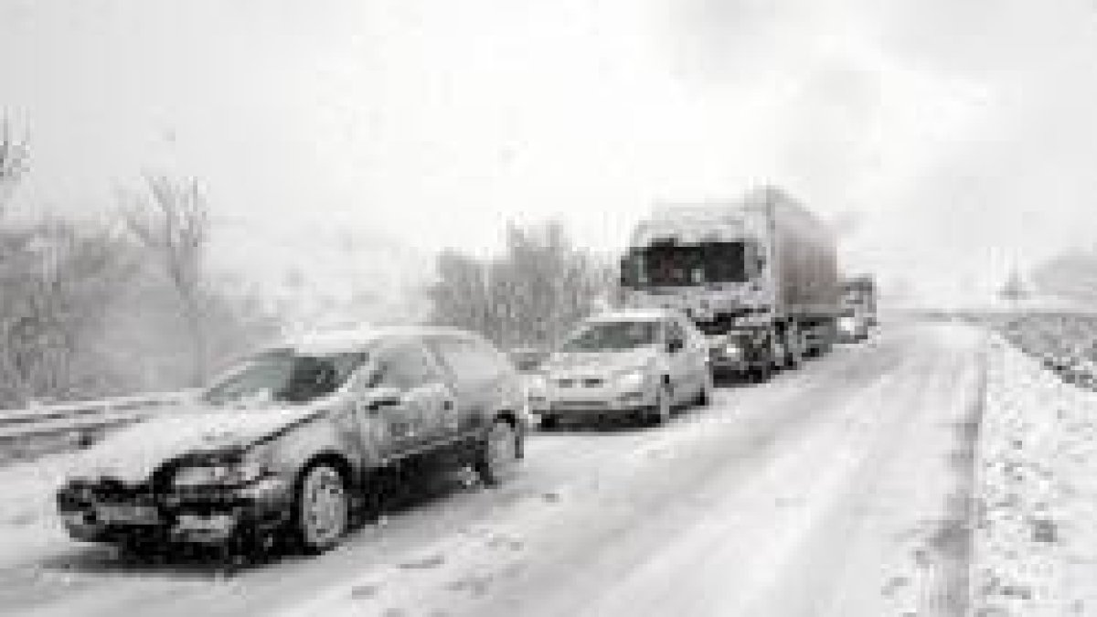 Buñol, Ciudad Real y Grazalema, en Cádiz, amanecieron cubiertos por la nieve