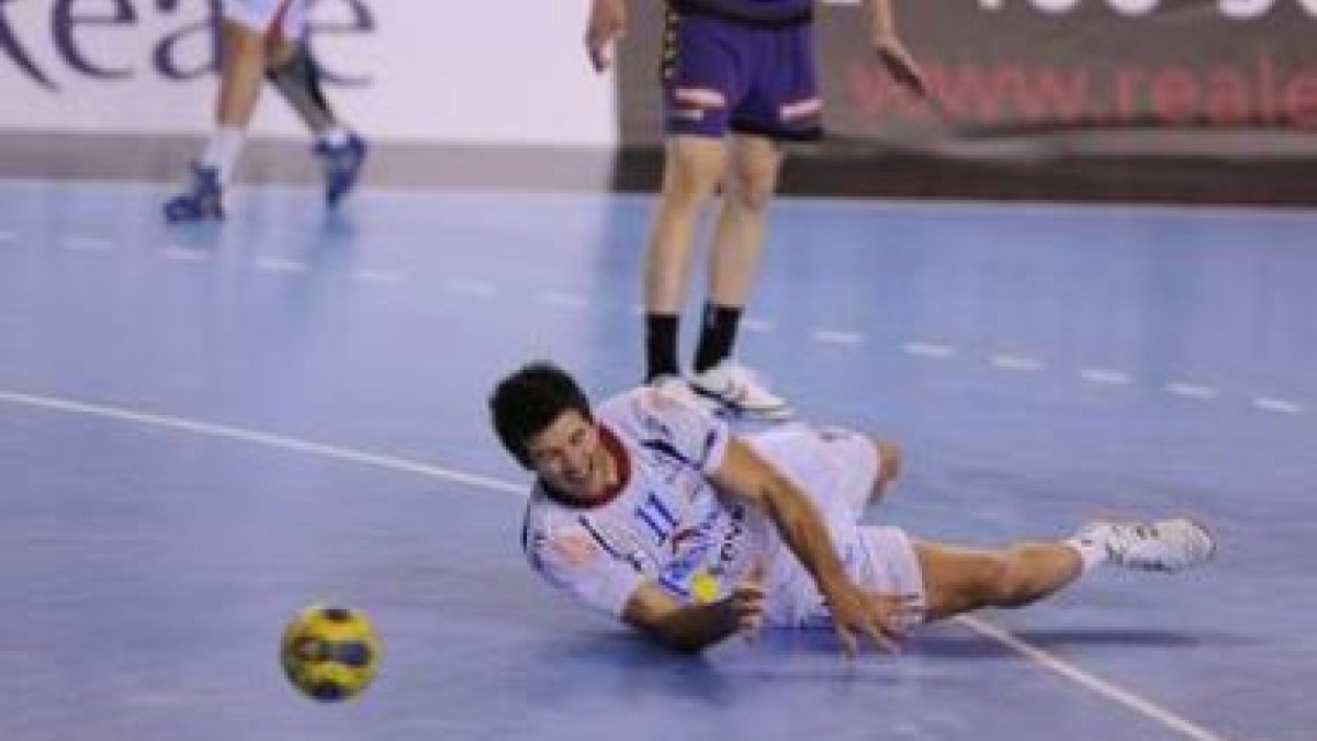 Castresana en una acción de juego durante el partido de ayer.
