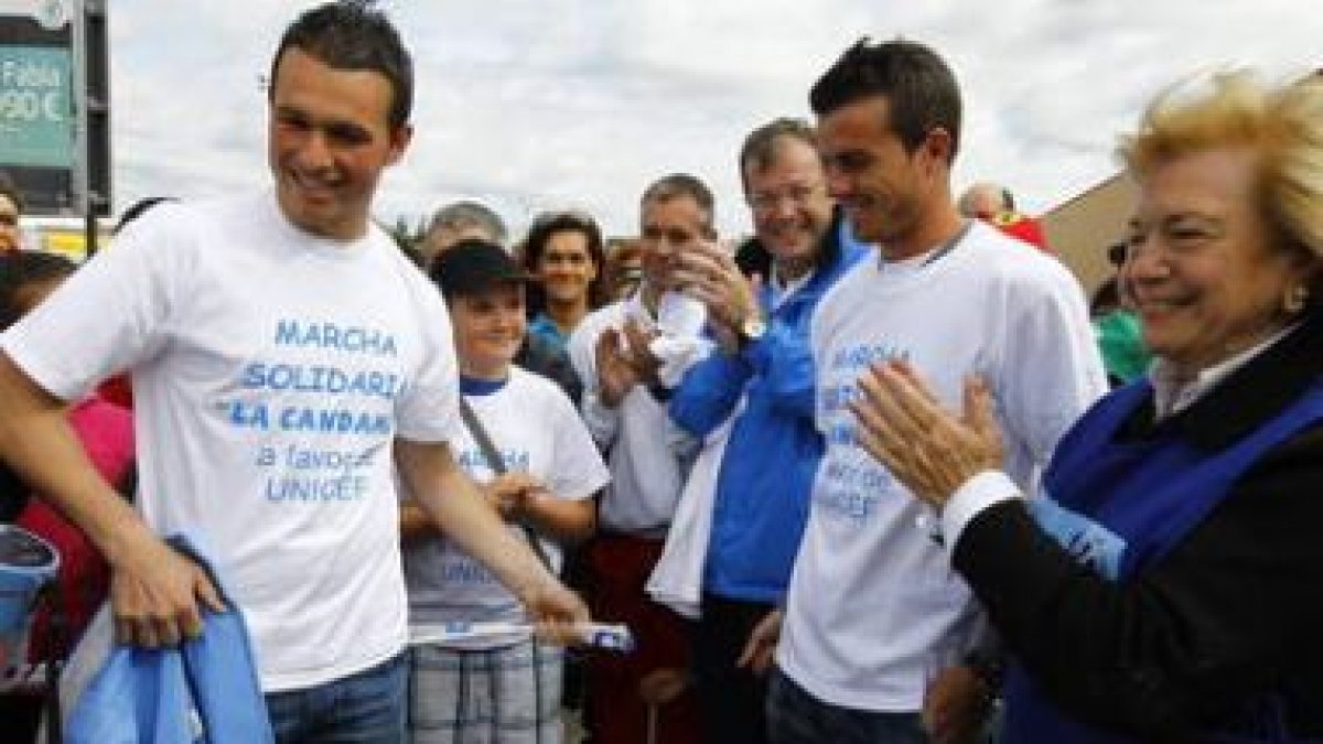 Directivos de Unicef, políticos y deportistas con la carrera.