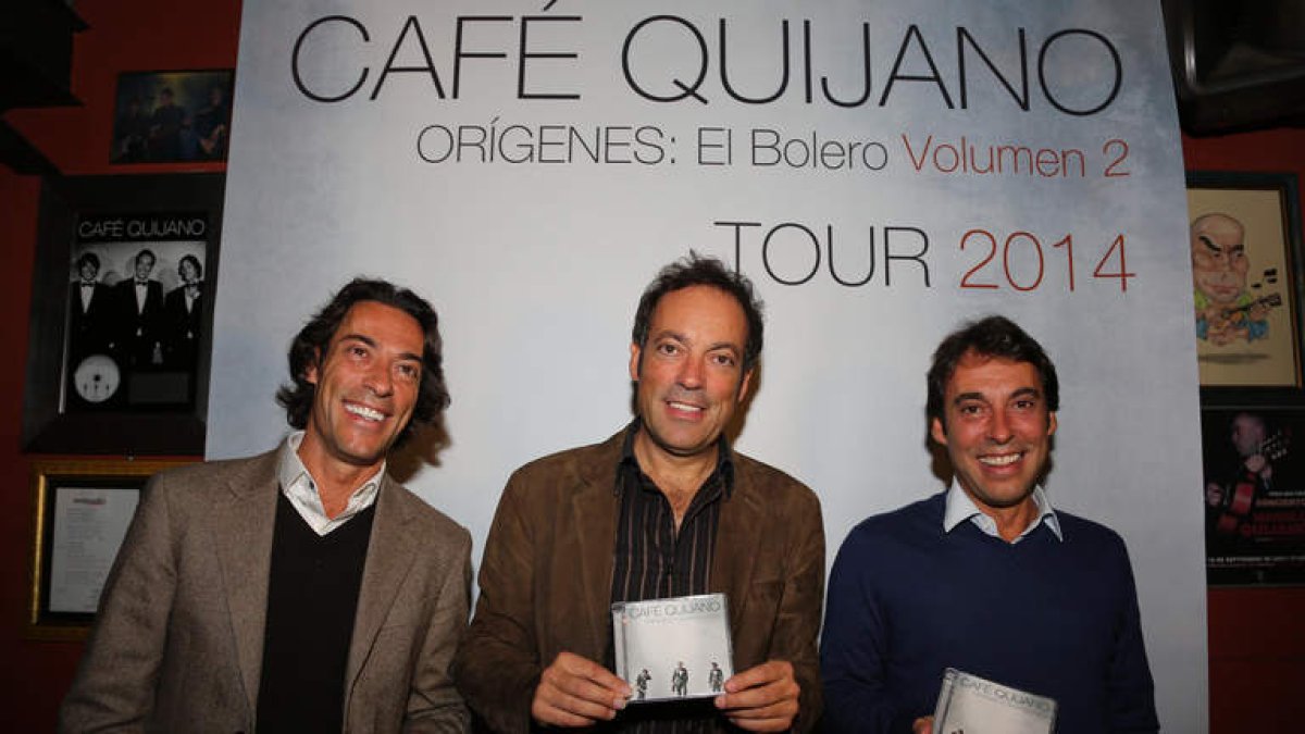 Óscar, Manolo y Raúl Quijano durante la presentación que hicieron en León de su nuevo disco.