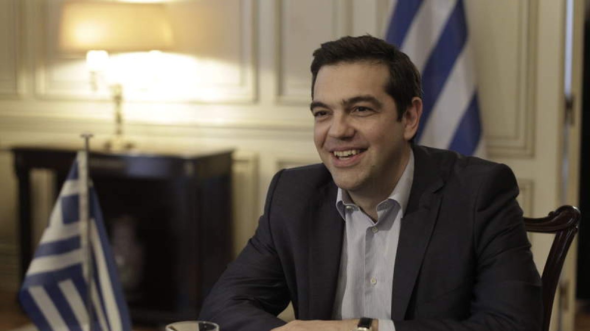 El primer ministro griego, Alexis Tsipras, durante una reunión de ayer.