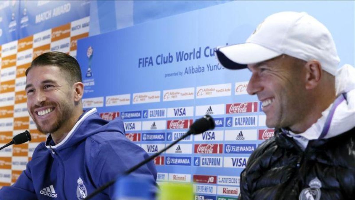 Sergio Ramos y Zinedine Zidane, durante la rueda de prensa de este sábado en Yokohama.