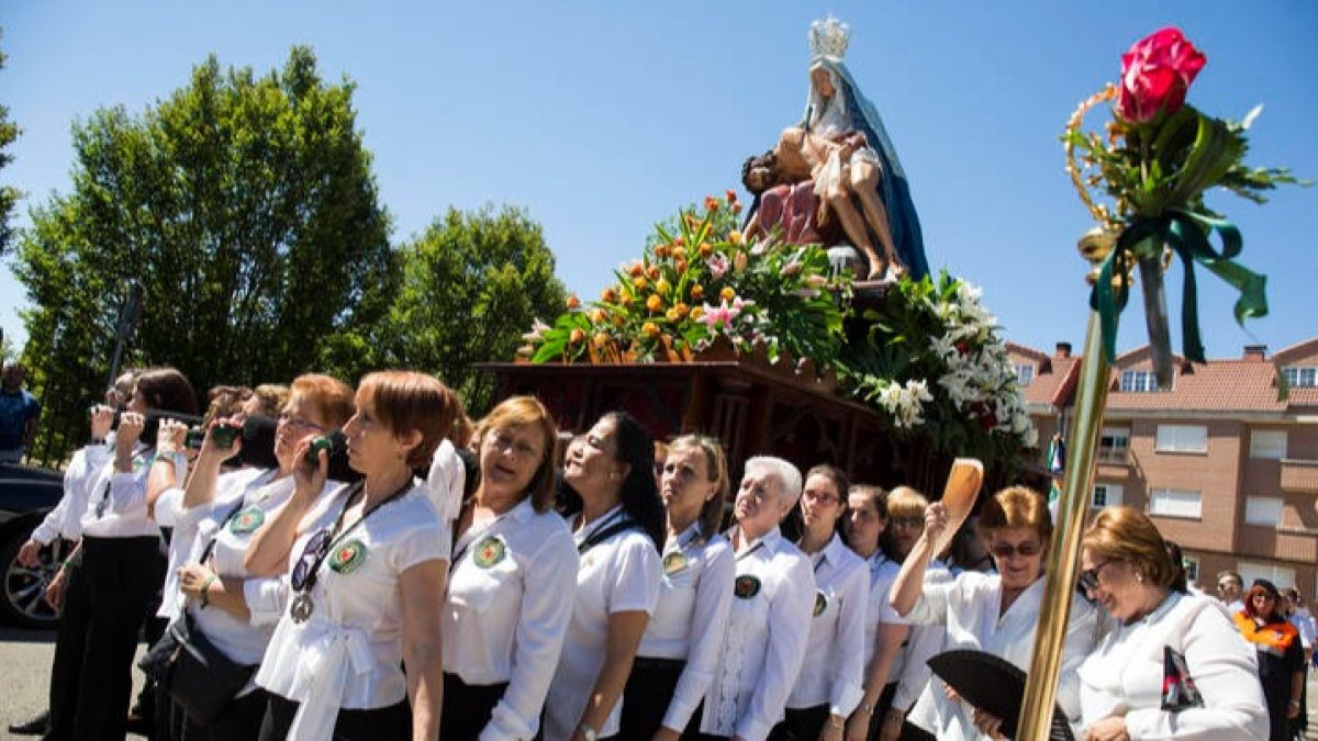 La Virgen del Camino nueva será presentada hoy. FERNANDO OTERO
