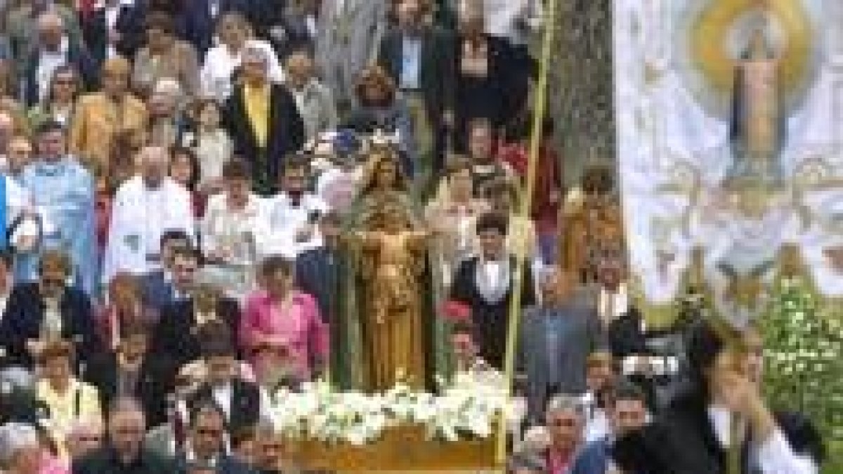 La procesión con la Virgen de La Peña volverá a ser este año multitudinaria por su devoción