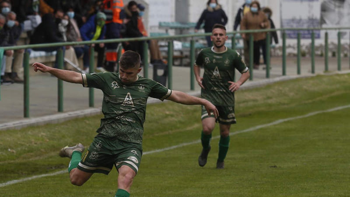 El equipo maragato sumó el punto que necesitaba para ser tercero del subgrupo. FERNANDO OTERO