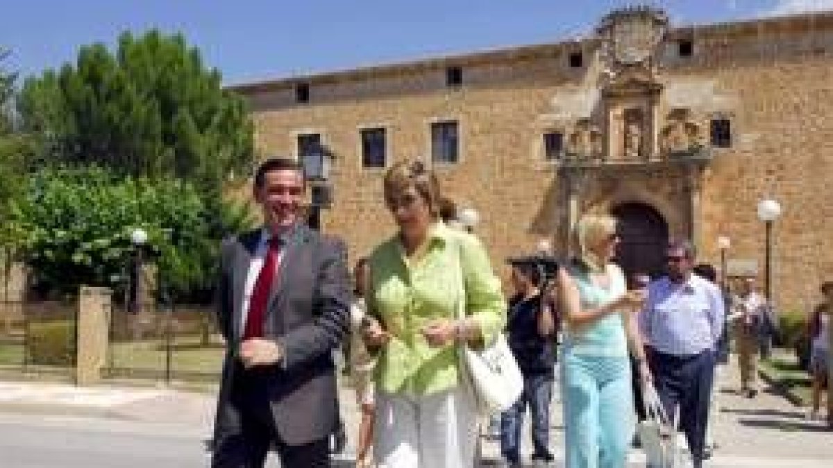 María Jesús Ruiz y Pilar del Olmo presentaron las «Hosterías Reales»