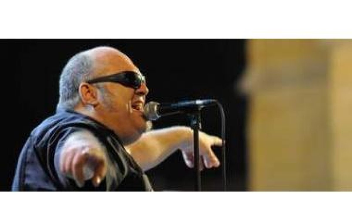 Imagen de archivo de Felipe Zapico, líder del grupo Deicidas, durante un concierto en León.