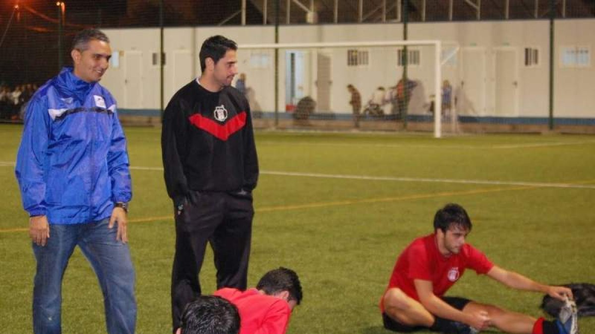 Camacho, técnico del Viera, confía en tener opciones en León.