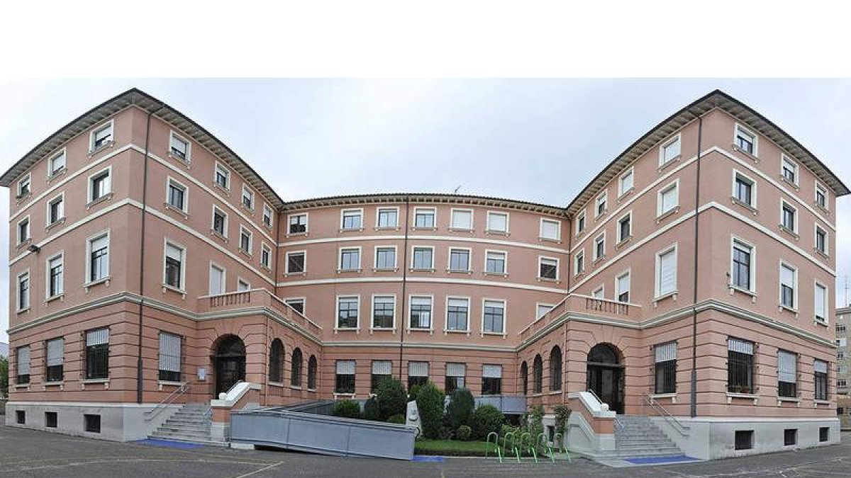 Instalaciones del Colegio Divina Pastora en el entorno del barrio de Pinilla.