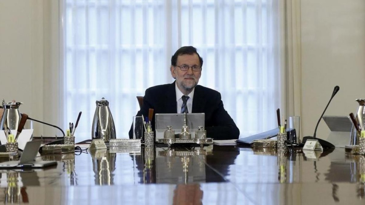 El presidente del Gobierno, Mariano Rajoy, en la primera reunión del nuevo Consejo de Ministros de esta legislatura.