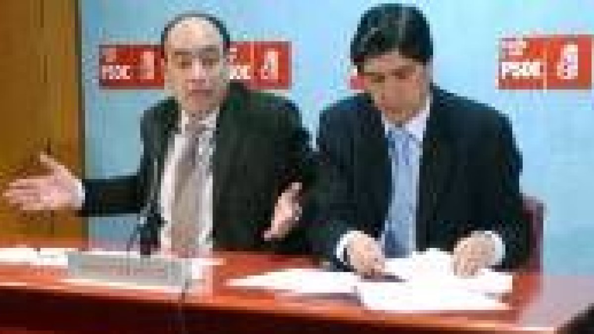 Los procuradores socialistas Francisco Ramos y Fernando Benito explicaron las enmiendas presentadas
