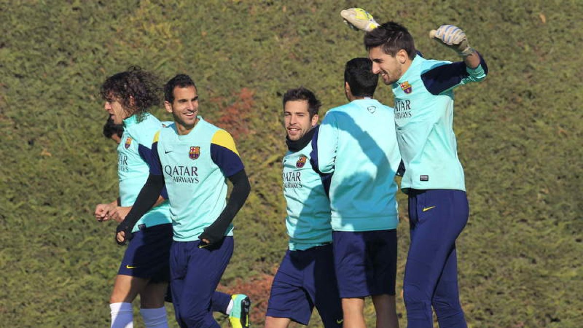 Carles Puyol, Martín Montoya, Jordi Alba y Jordi Oller, durante la sesión de trabajo de ayer.