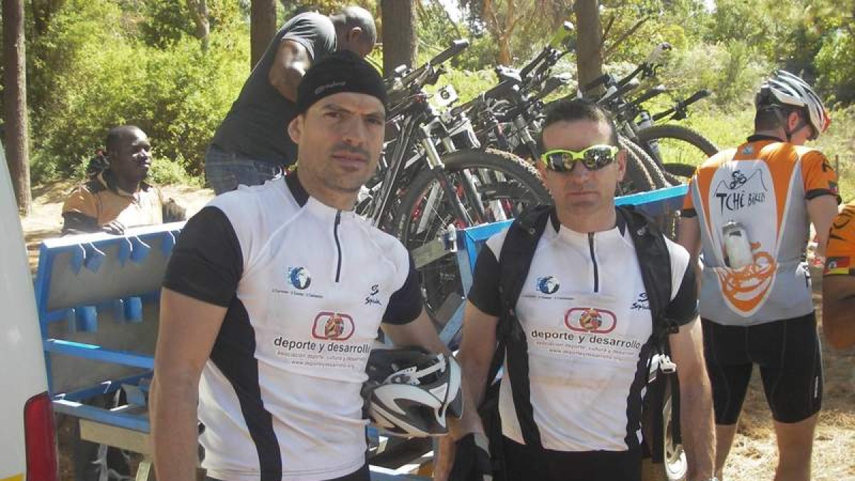 Marcos (i) y César debutaron en la Cape Epic con un destacado rendimiento en la etapa prólogo.