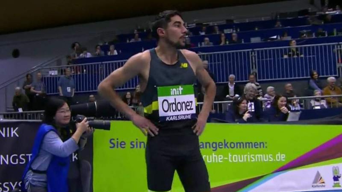 Saúl Ordóñez cruzó la meta en tercera posición en el World Indoor Tour de Karlsruhe. DL