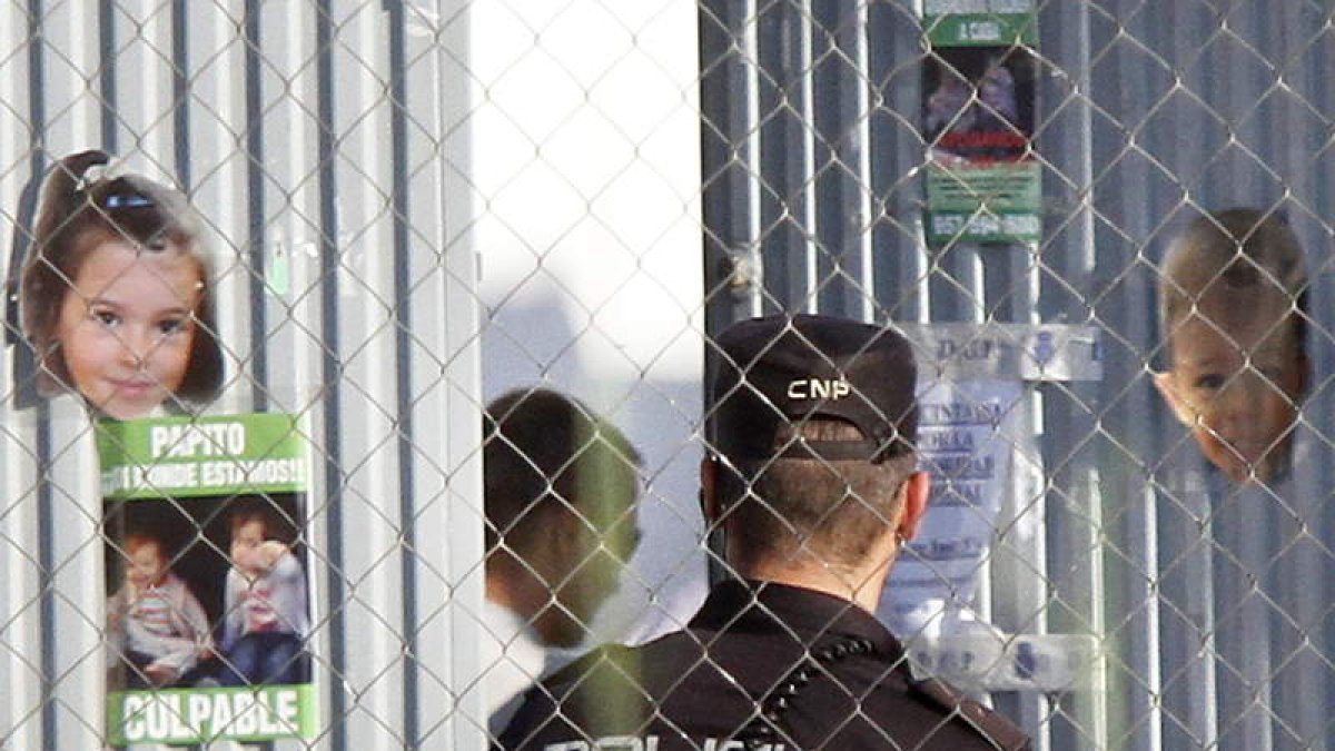 La Policía Nacional, durante la búsqueda de los menores en la finca de ‘Las Quemadillas’.