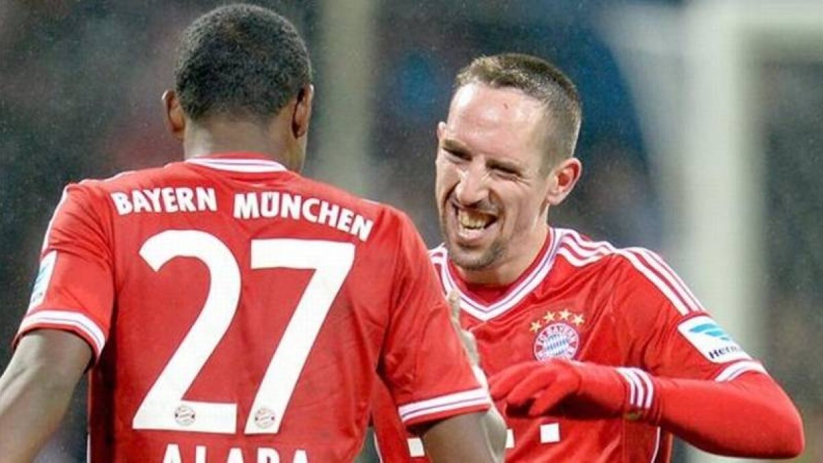 Ribéry celebra con Alaba (de espaldas) su segundo gol al Werder Bremen.