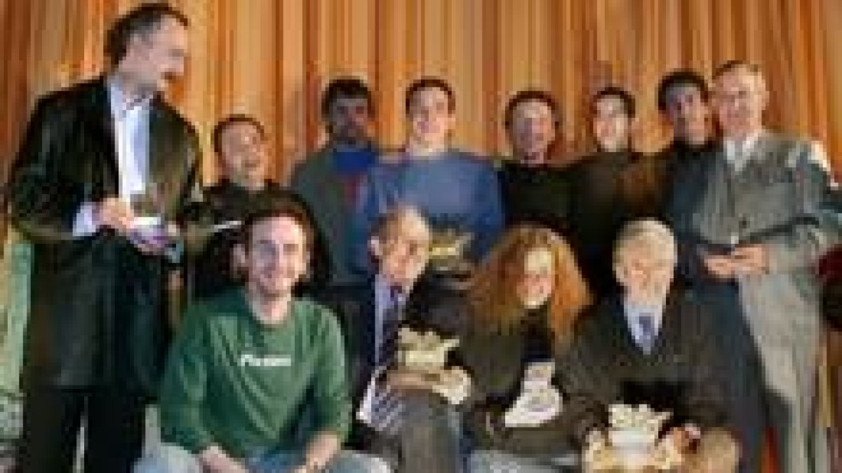 Tomás Martínez (primero por la izquierda), junto al resto de galardonados en el festival