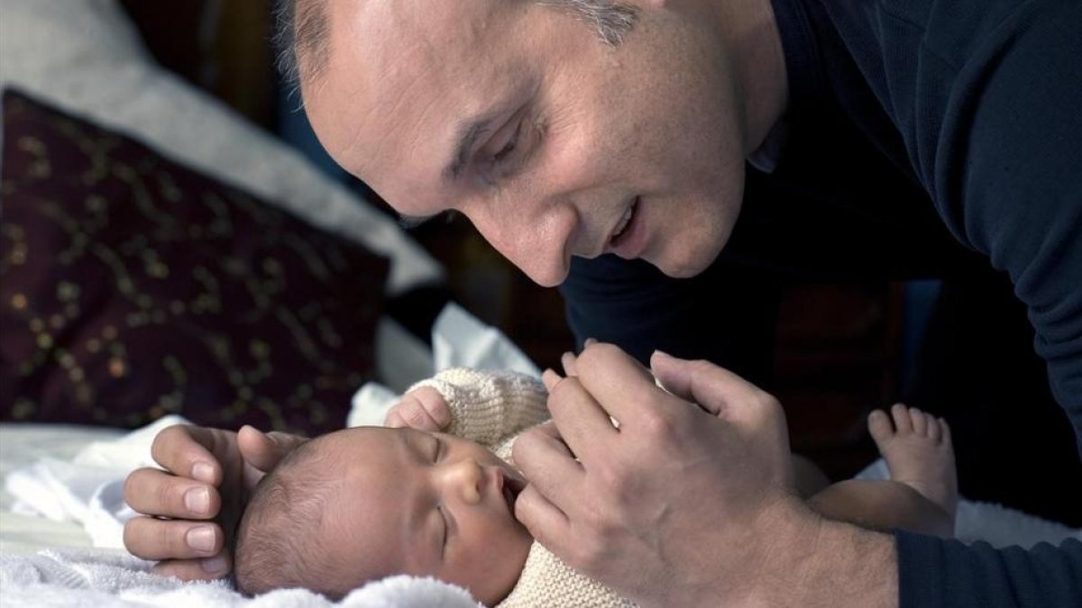 Los papás más jóvenes cuestionan el modelo tradicional de paternidad