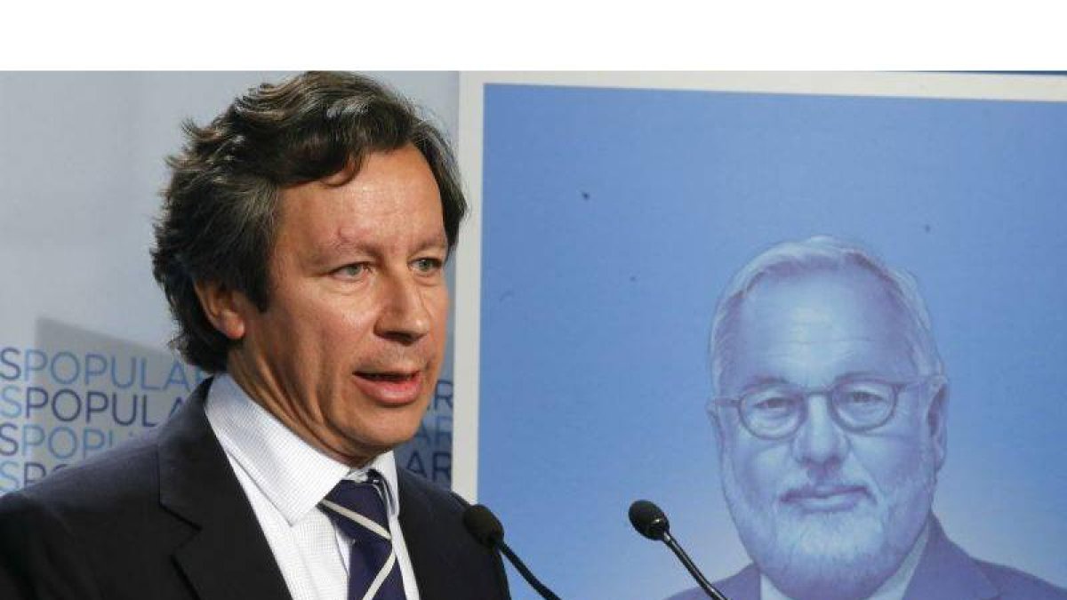 Carlos Floriano, durante la presentación de la campaña electoral del PP a las Elecciones Europeas.