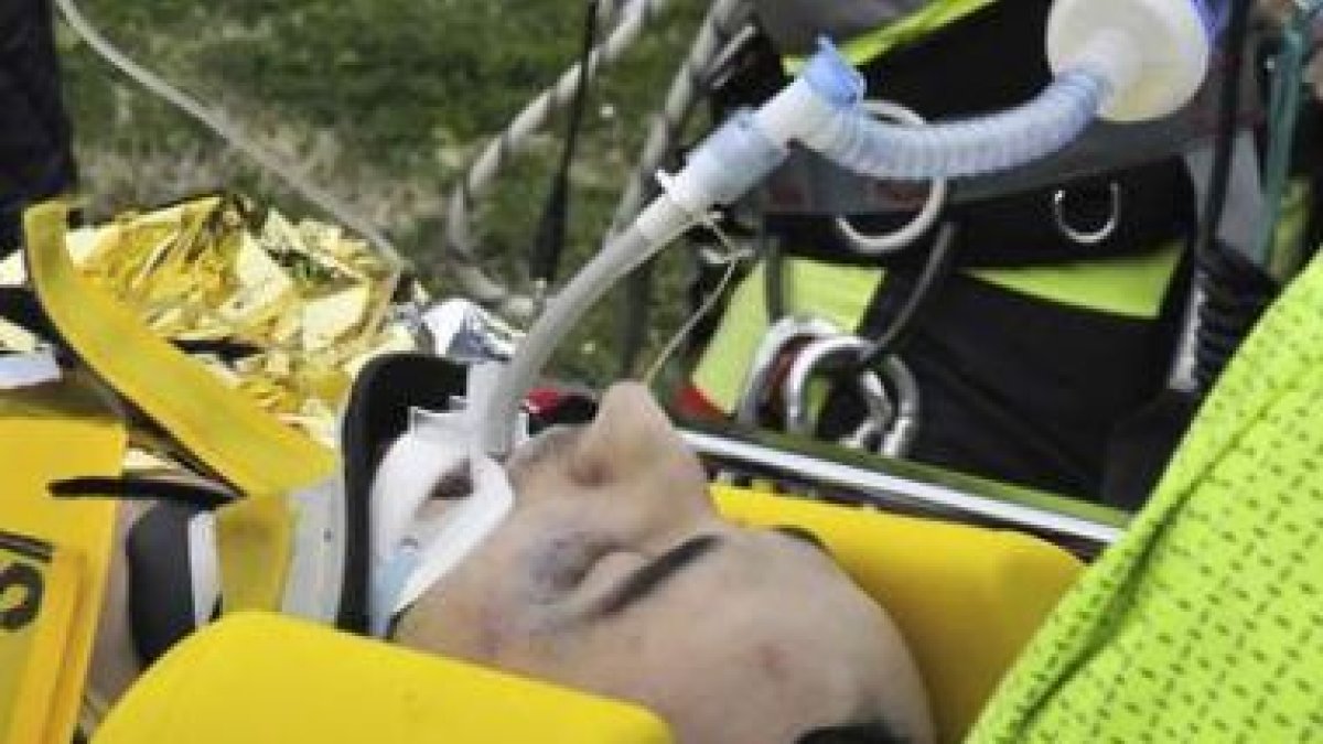 Kubica, en el momento de ser trasladado al hospital tras sufrir el accidente en Andora (Italia).