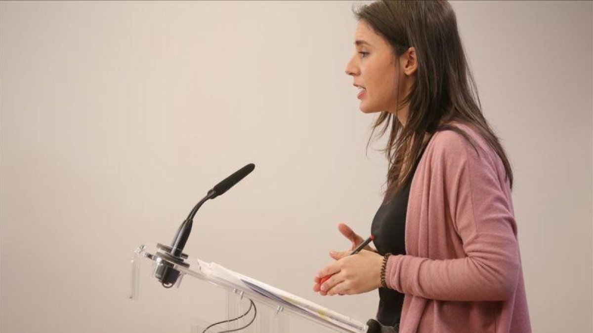 Irene Montero, en una rueda de prensa en el Congreso.