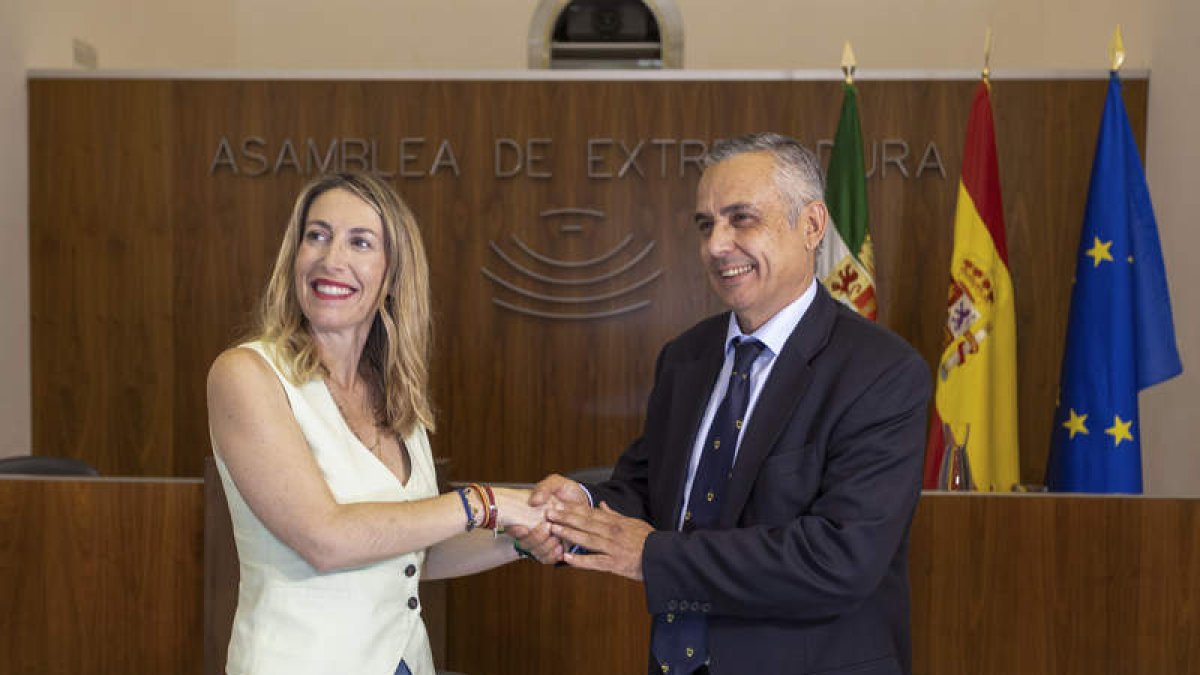 María Guardiola junto a Ángel Pelayo Gordillo. JERO MORALES