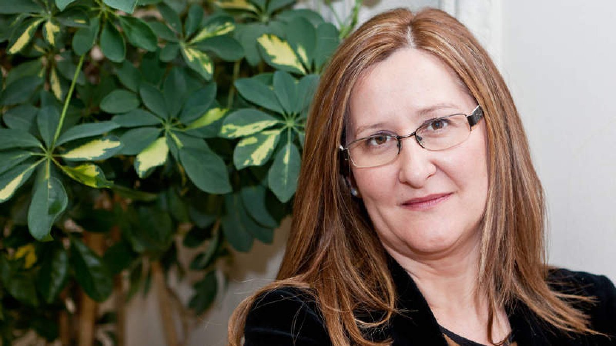 La escritora Luz Gabás, autora de ‘Palmeras en la nieve’ y de ‘Regreso a tu piel’