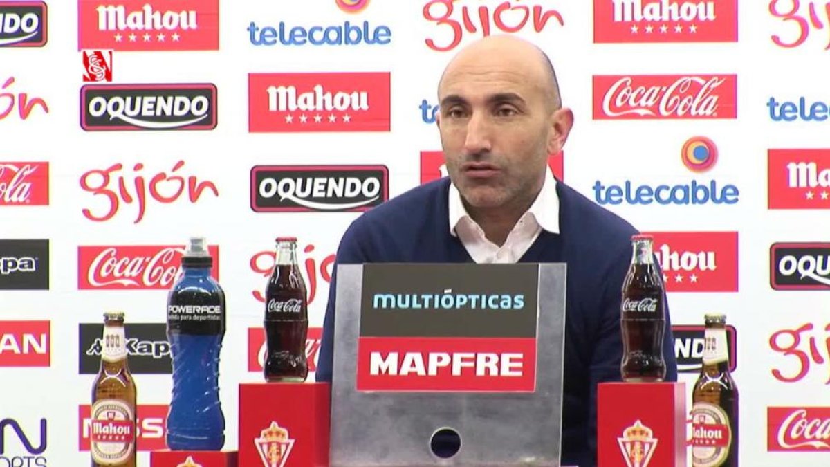 Abelardo no pudo contener la emoción en la rueda de prensa de despedida.
