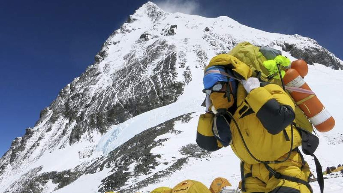 Desde que empezó la temporada el 1 de mayo al menos cuatrocientos escaladores hicieron cima. PHURBA TENJING SHERPA / HANDOUT