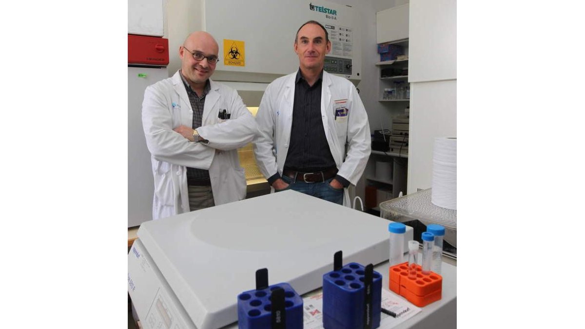 Octavio Rivero y José Guerra colaboran en la investigación sobre tuberculosis en mayores.