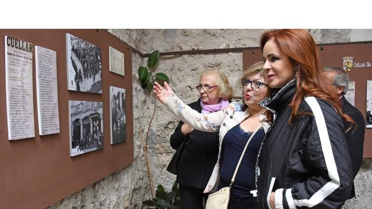 Clemente, junto con la concejala Sonia Martín, ayer en Segovia. PABLO MARTIN