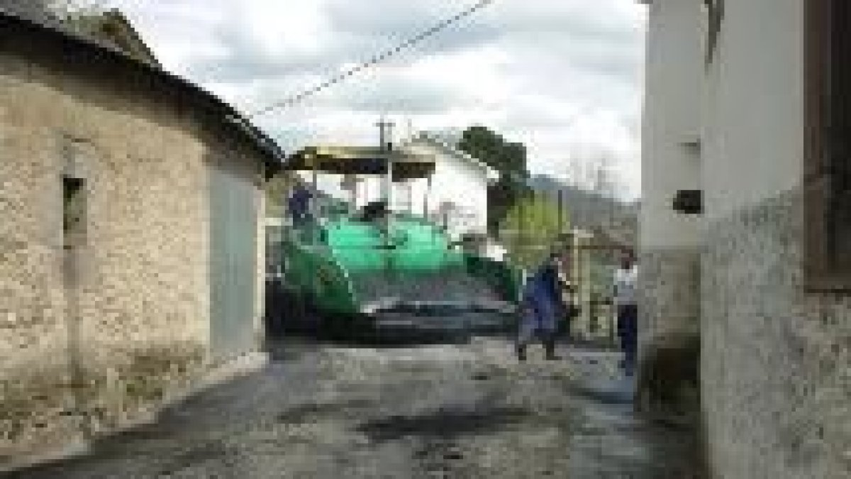 Las máquinas ya están trabajando en las calles más deterioradas del municipio de Villablino