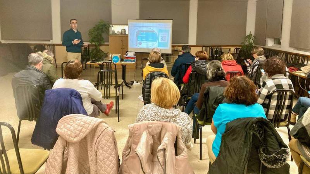 Uno de los talleres celebrados en Carrizo de la Ribera. DL